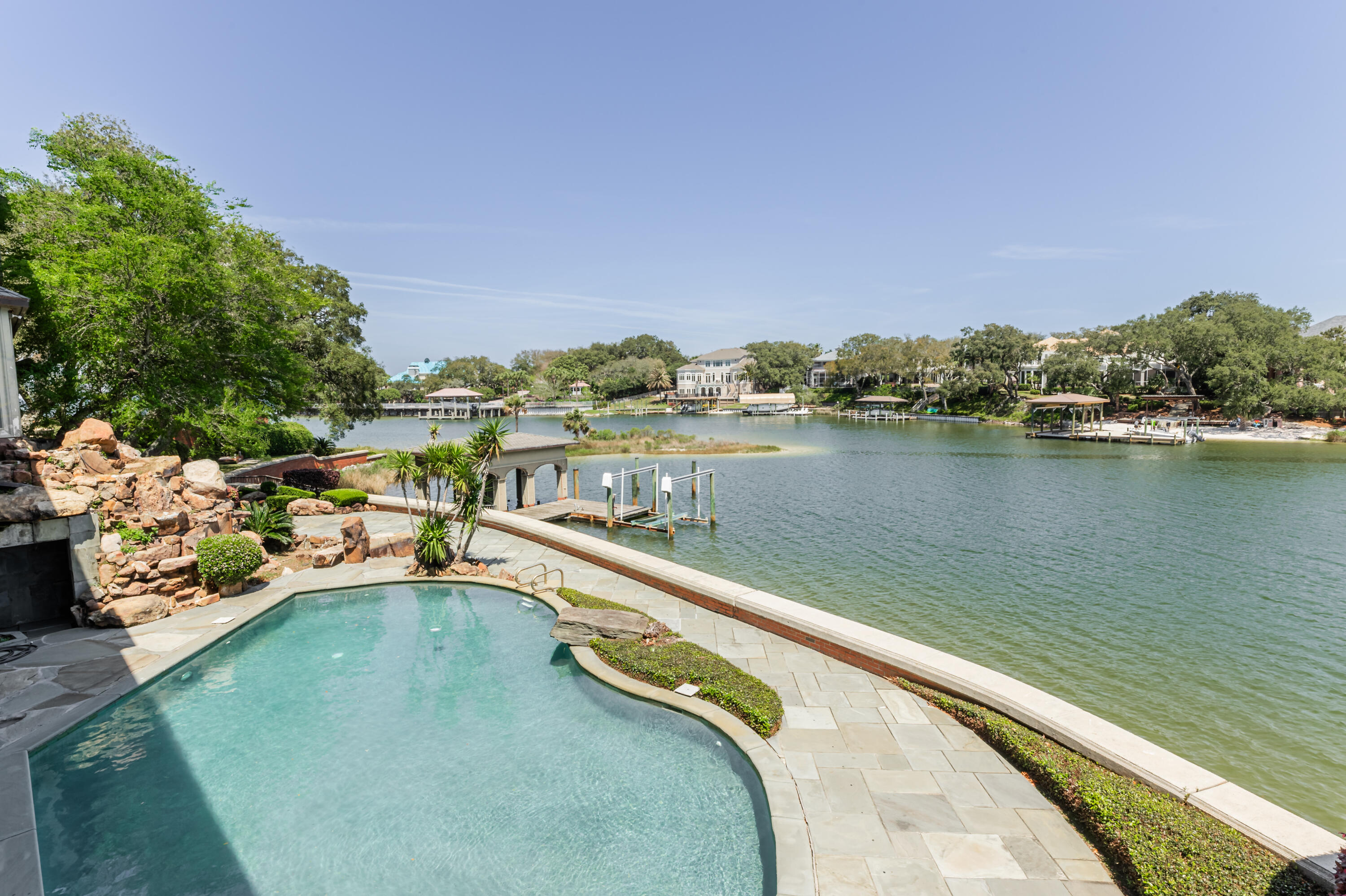 CARLANN SHORES - Residential