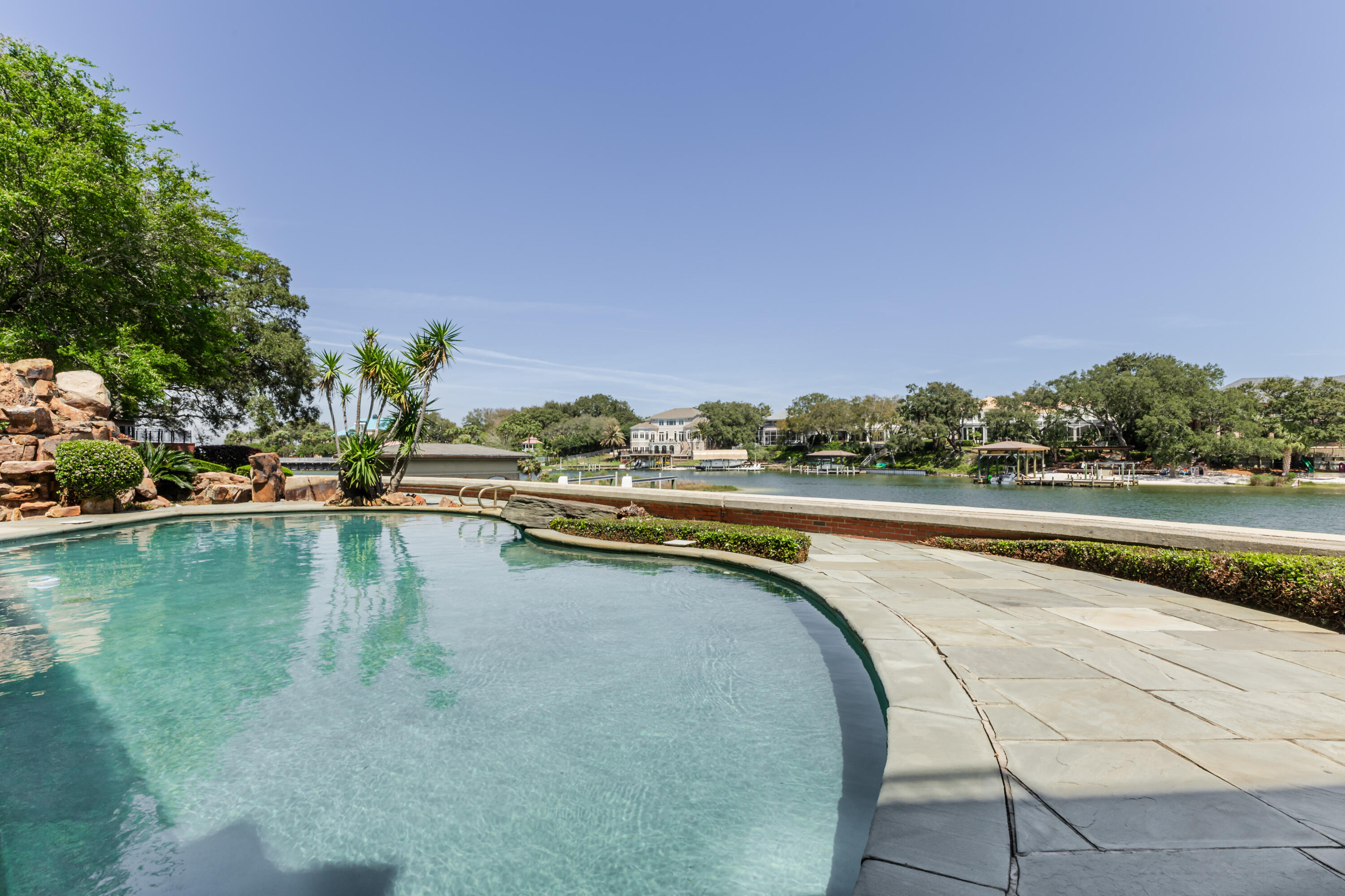 CARLANN SHORES - Residential