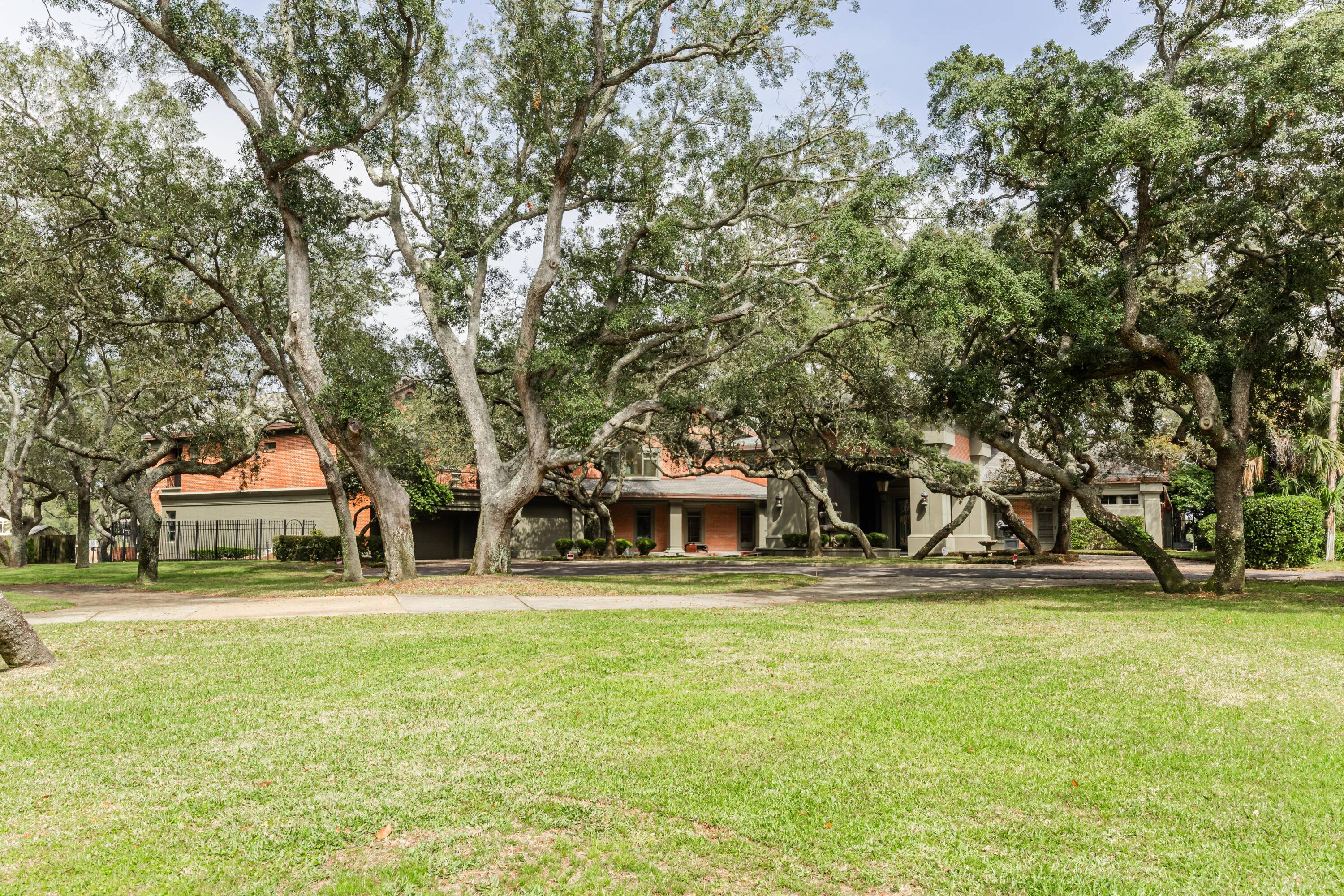 CARLANN SHORES - Residential