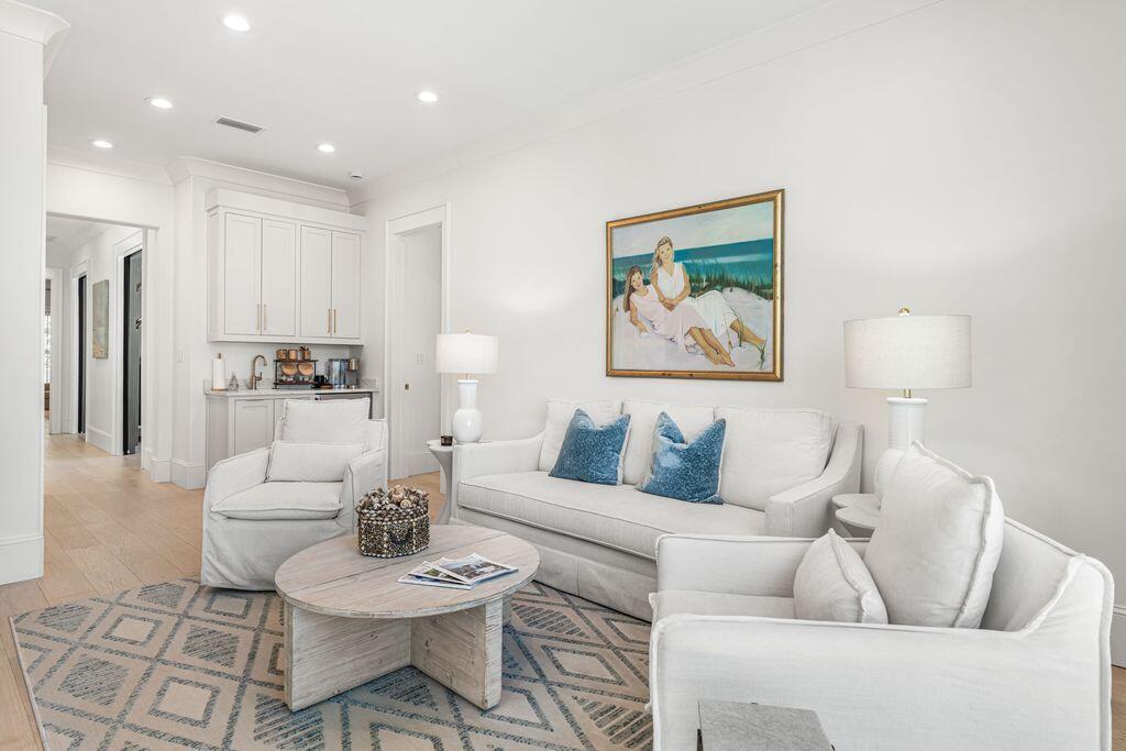 CHURCHILL OAKS - Residential