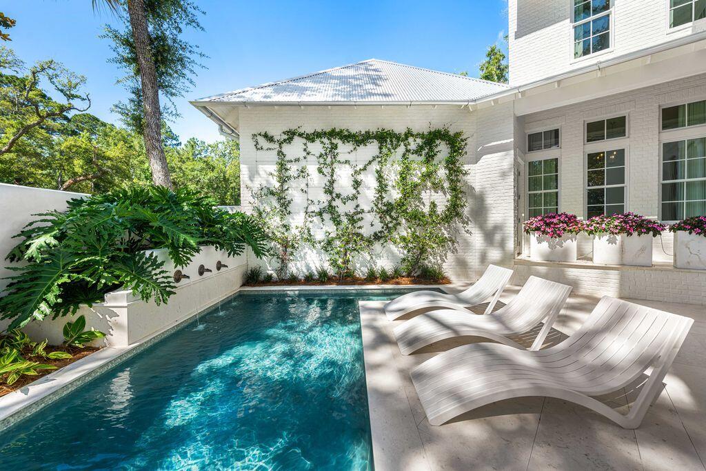 CHURCHILL OAKS - Residential