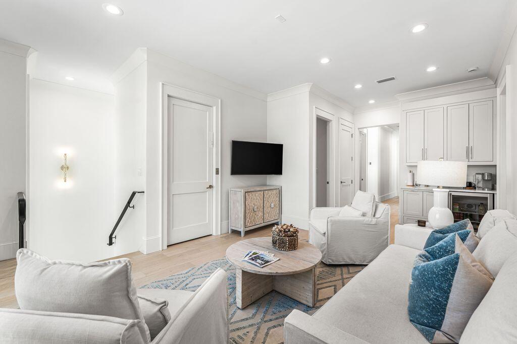 CHURCHILL OAKS - Residential