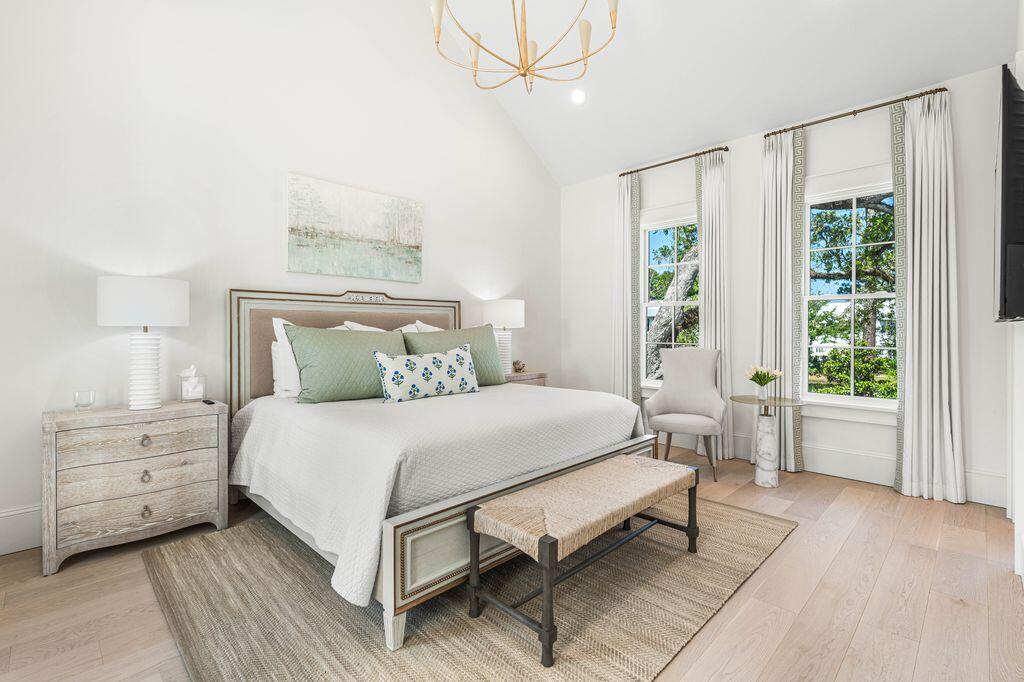 CHURCHILL OAKS - Residential