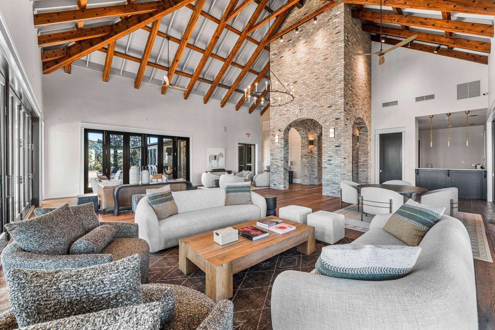 CHURCHILL OAKS - Residential