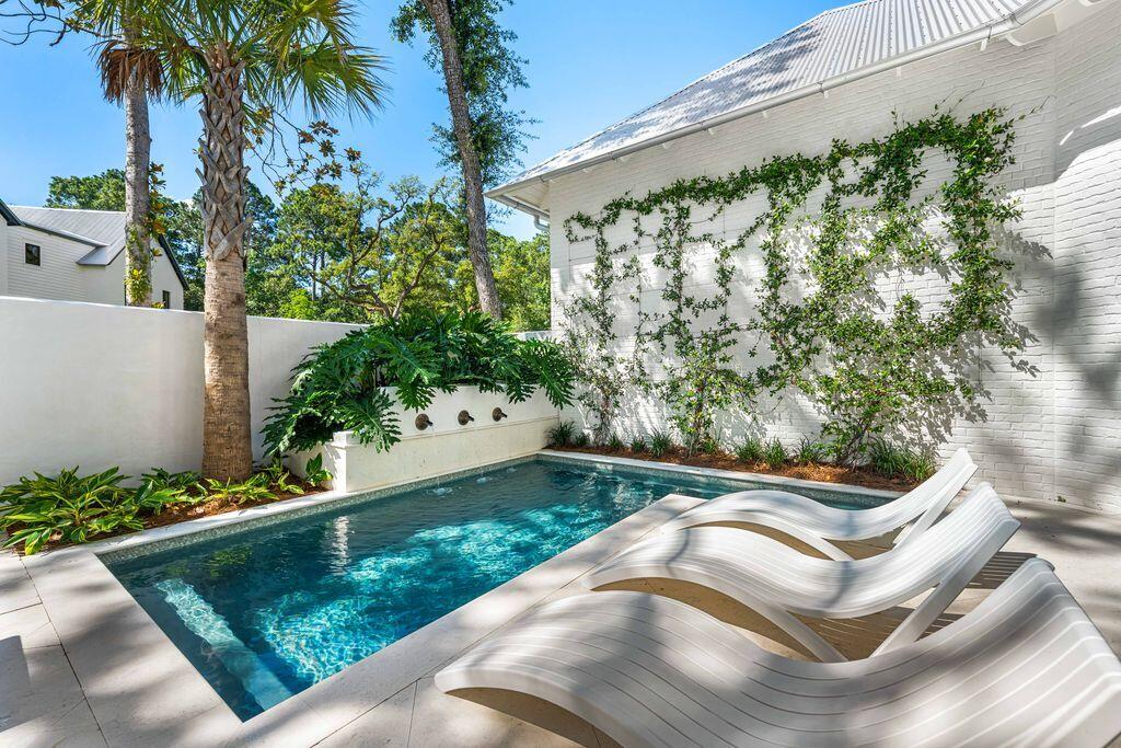 CHURCHILL OAKS - Residential