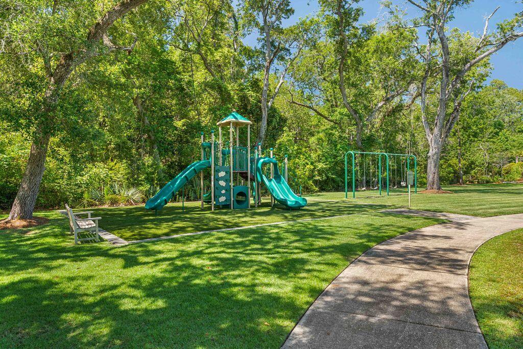 CHURCHILL OAKS - Residential