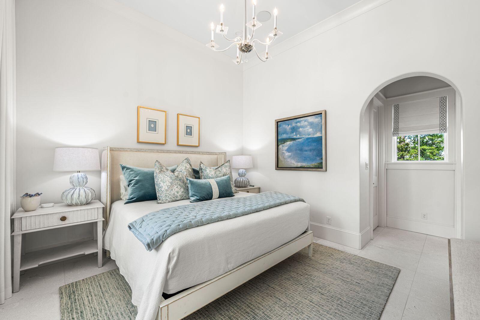 CHURCHILL OAKS - Residential