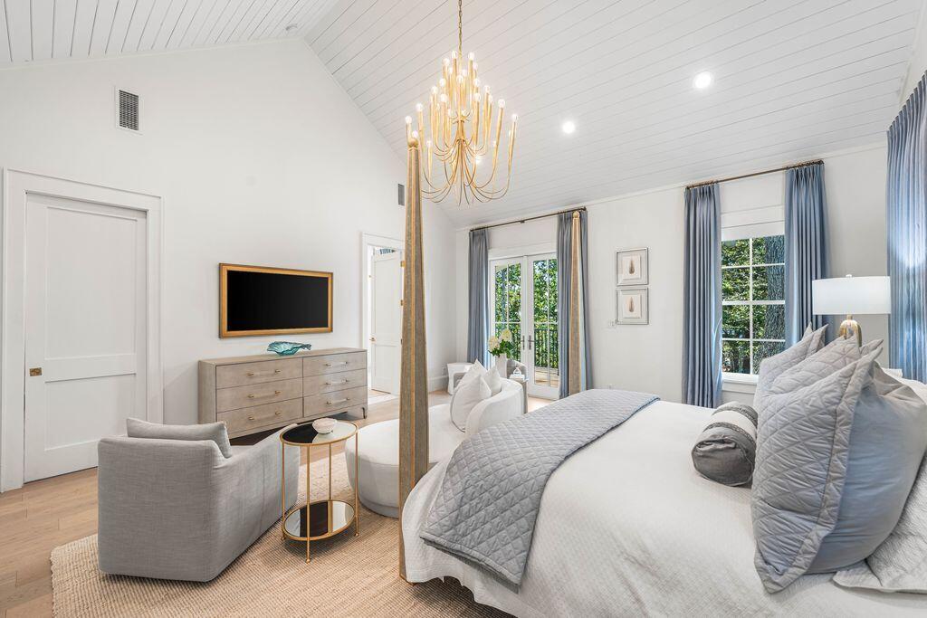 CHURCHILL OAKS - Residential