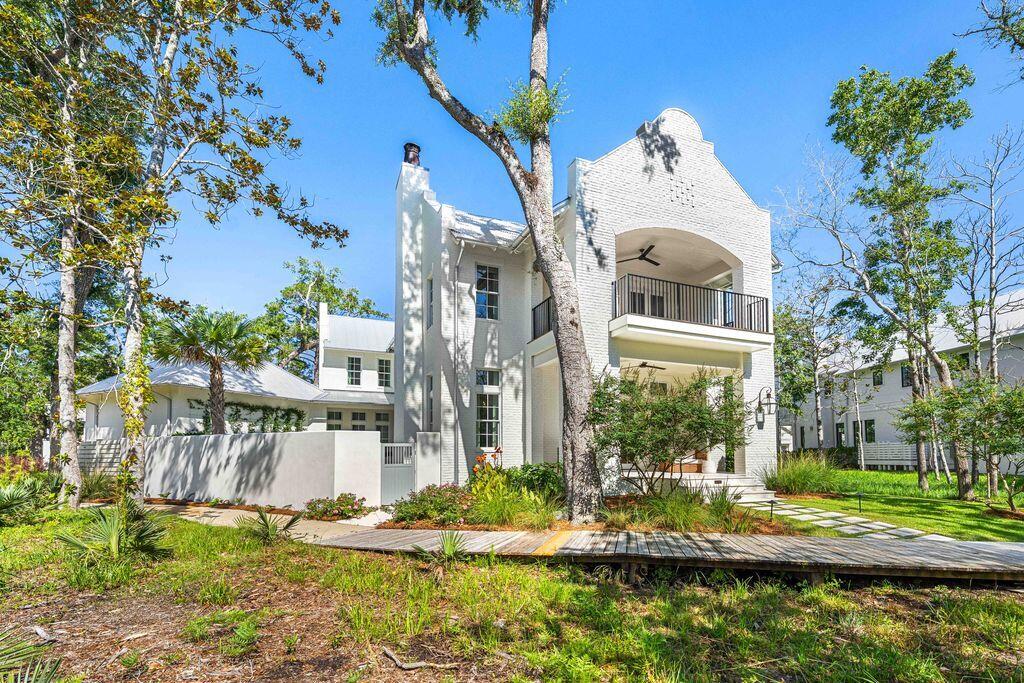 CHURCHILL OAKS - Residential