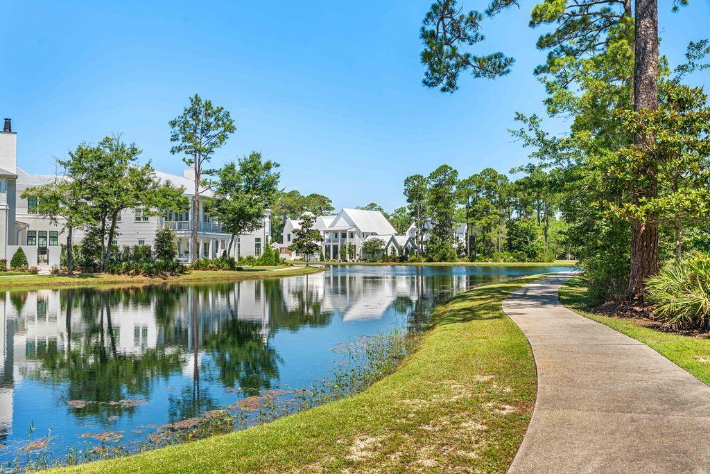 CHURCHILL OAKS - Residential