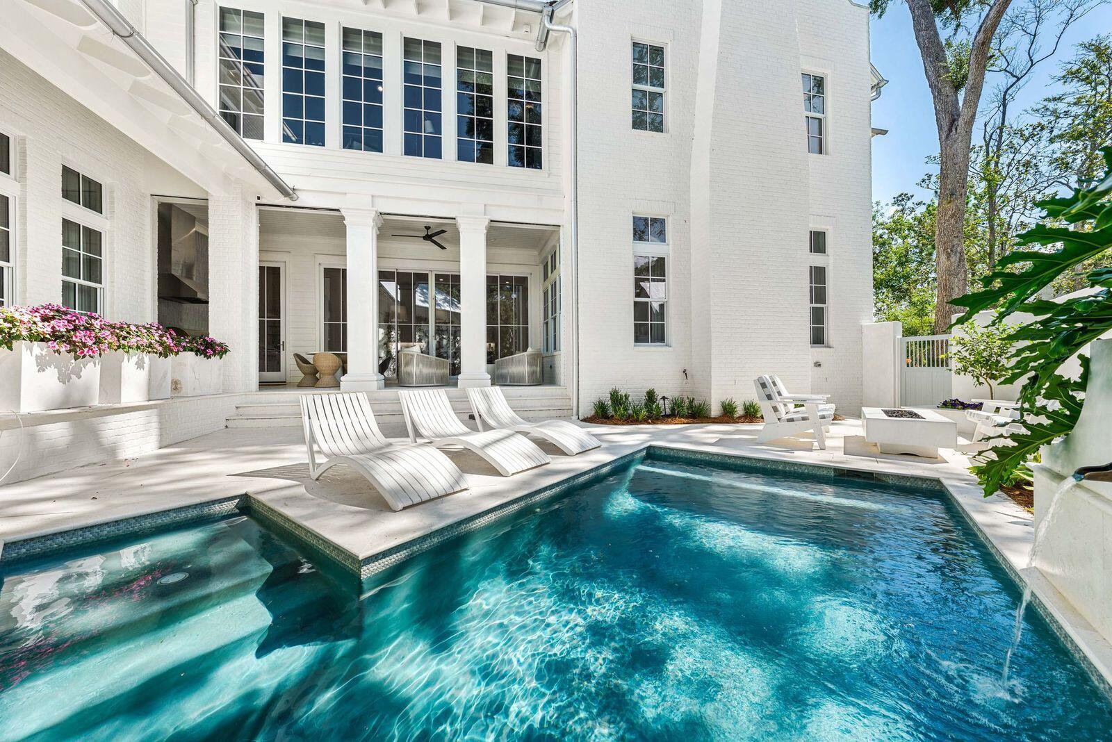 CHURCHILL OAKS - Residential