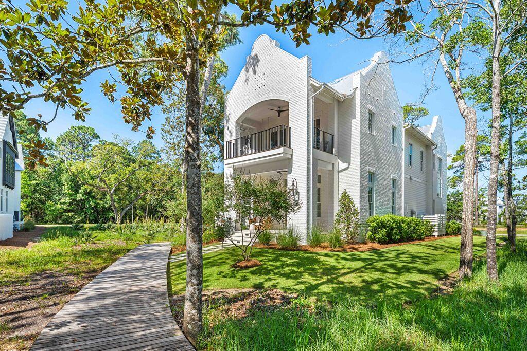 CHURCHILL OAKS - Residential