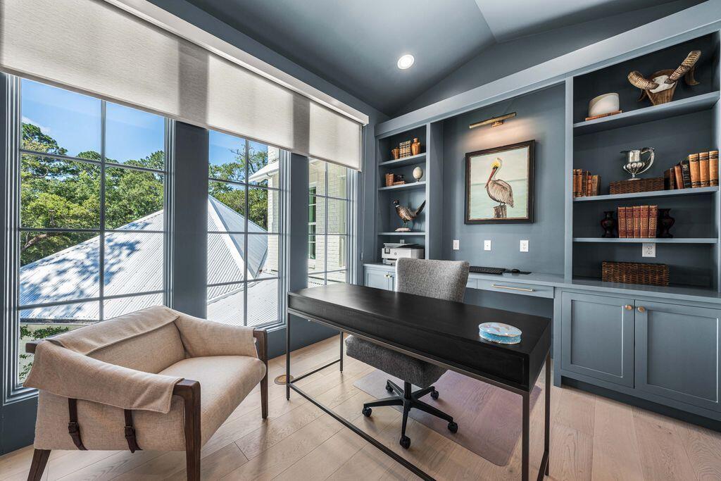 CHURCHILL OAKS - Residential