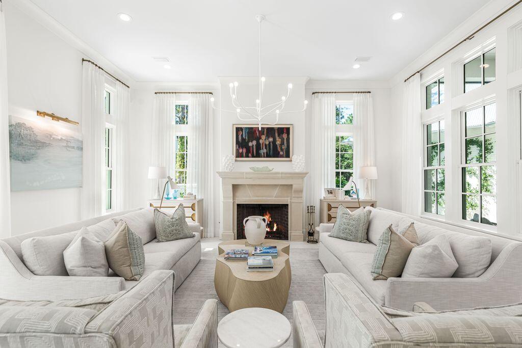 CHURCHILL OAKS - Residential