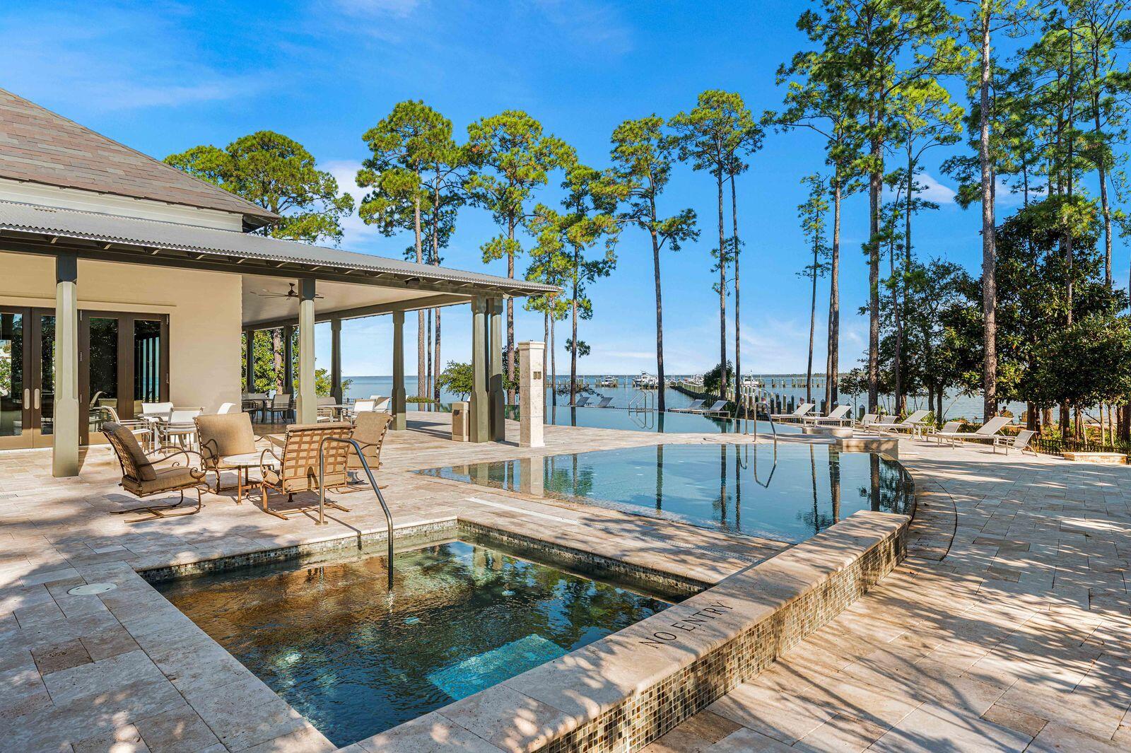 CHURCHILL OAKS - Residential