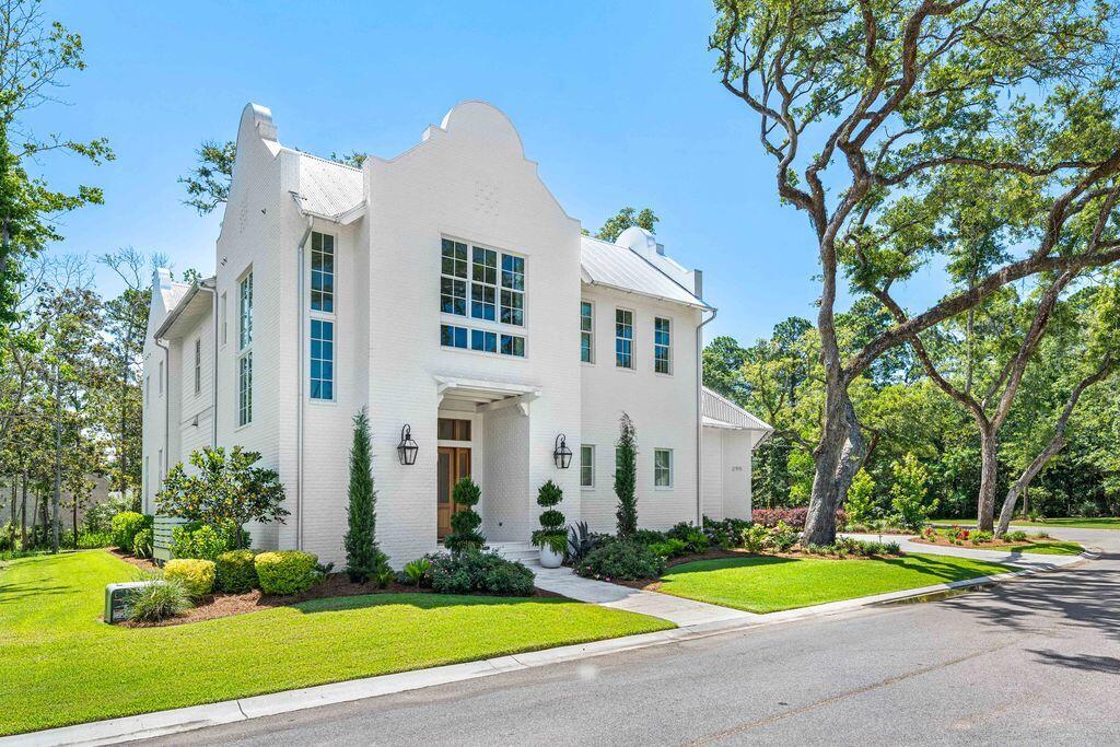 CHURCHILL OAKS - Residential