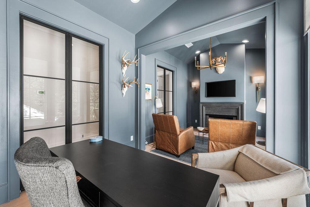 CHURCHILL OAKS - Residential