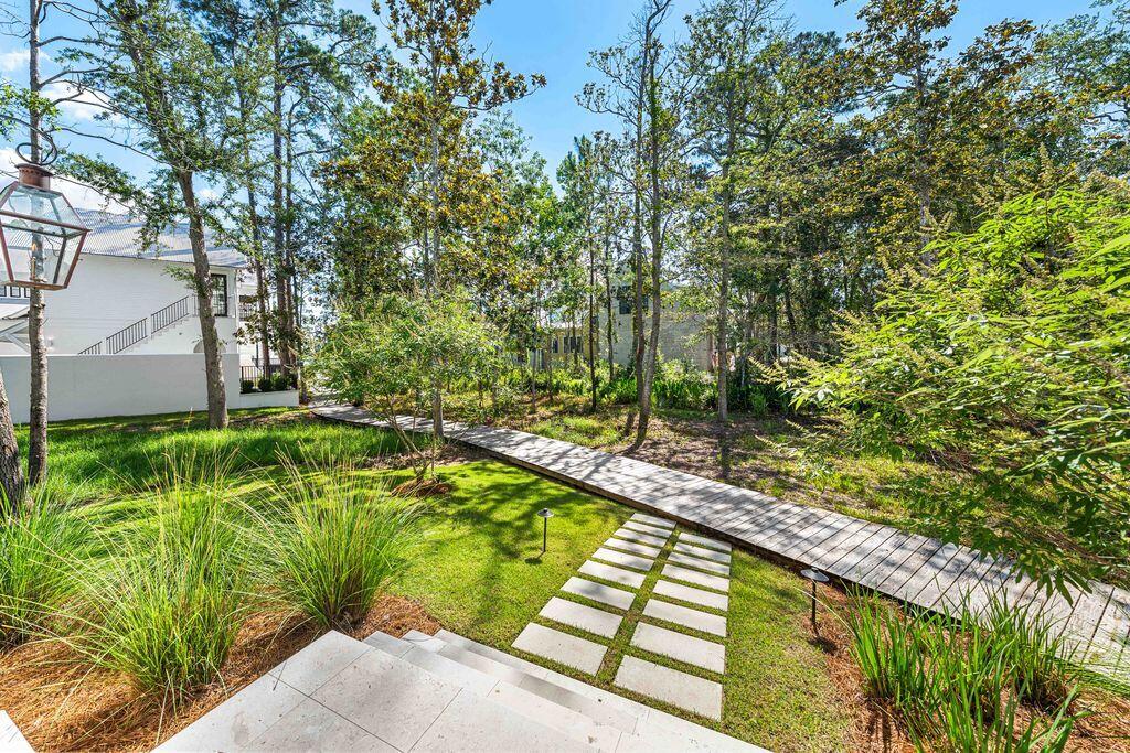 CHURCHILL OAKS - Residential