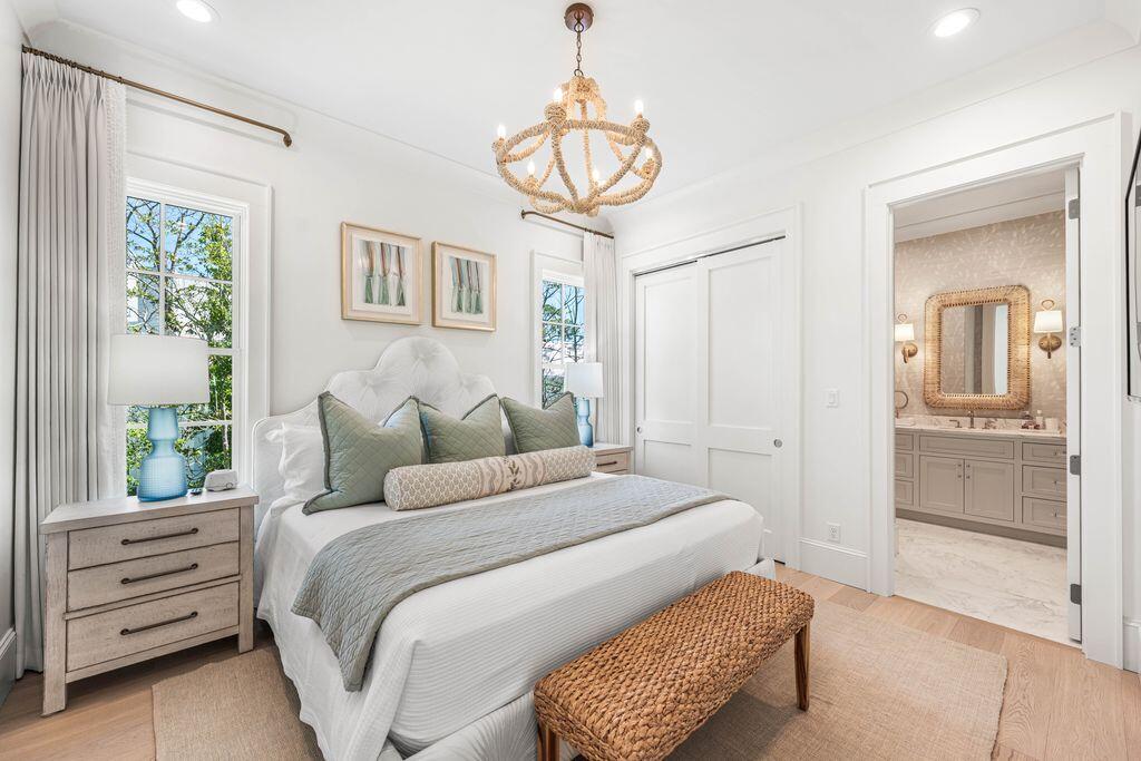 CHURCHILL OAKS - Residential
