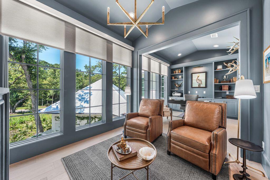 CHURCHILL OAKS - Residential