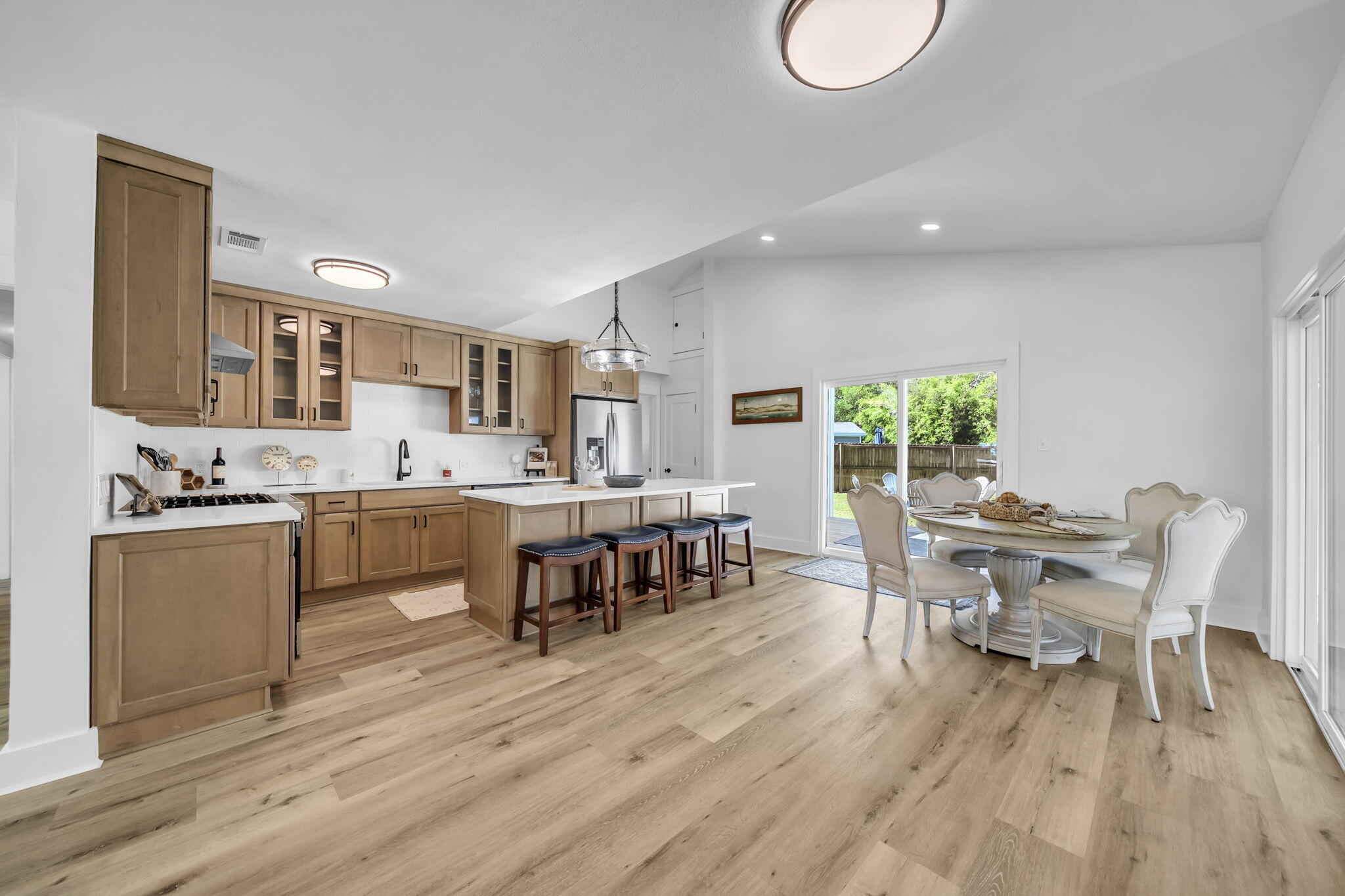 ELLIOTTS POINT 8TH ADDN - Residential