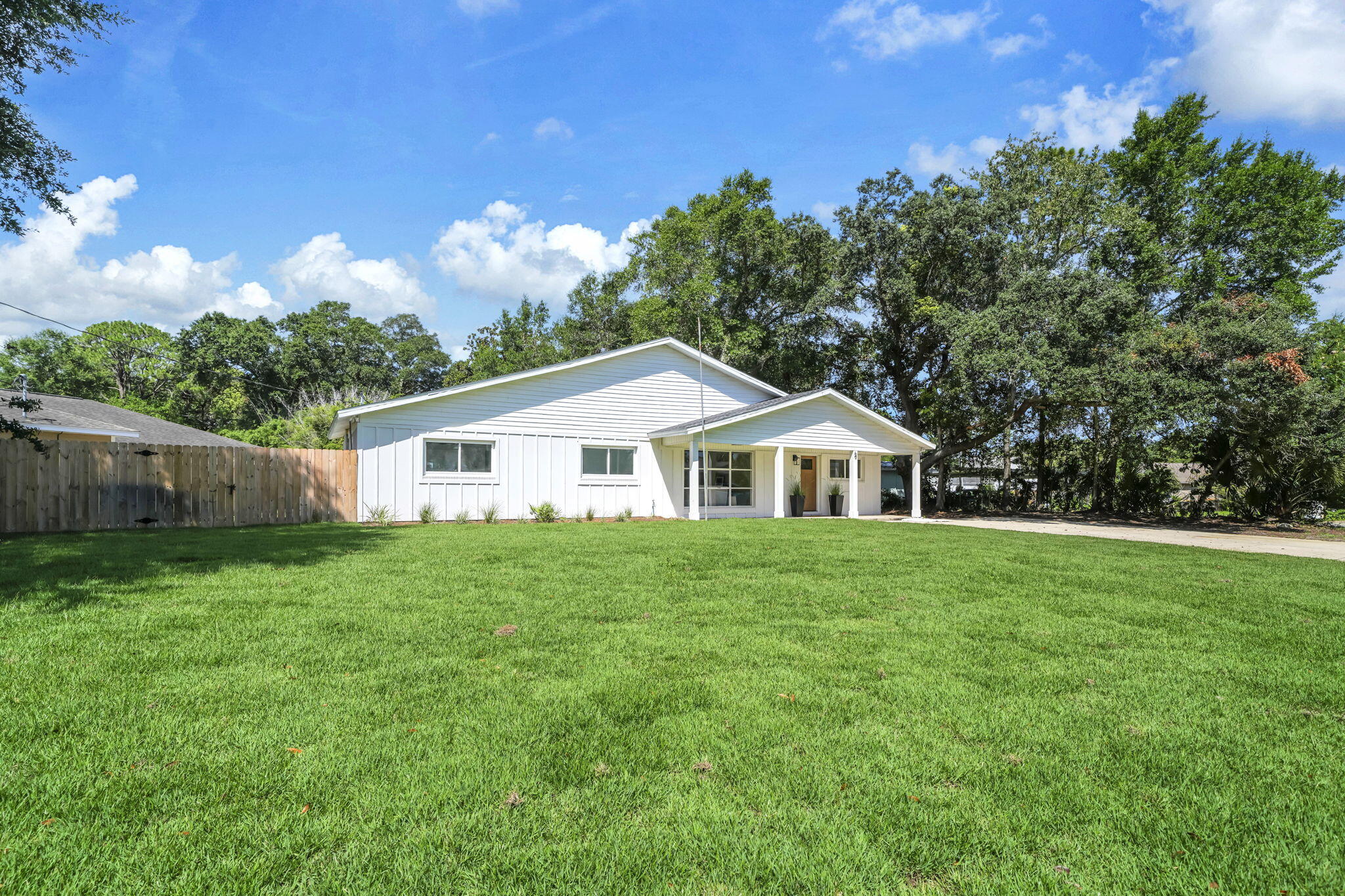 ELLIOTTS POINT 8TH ADDN - Residential