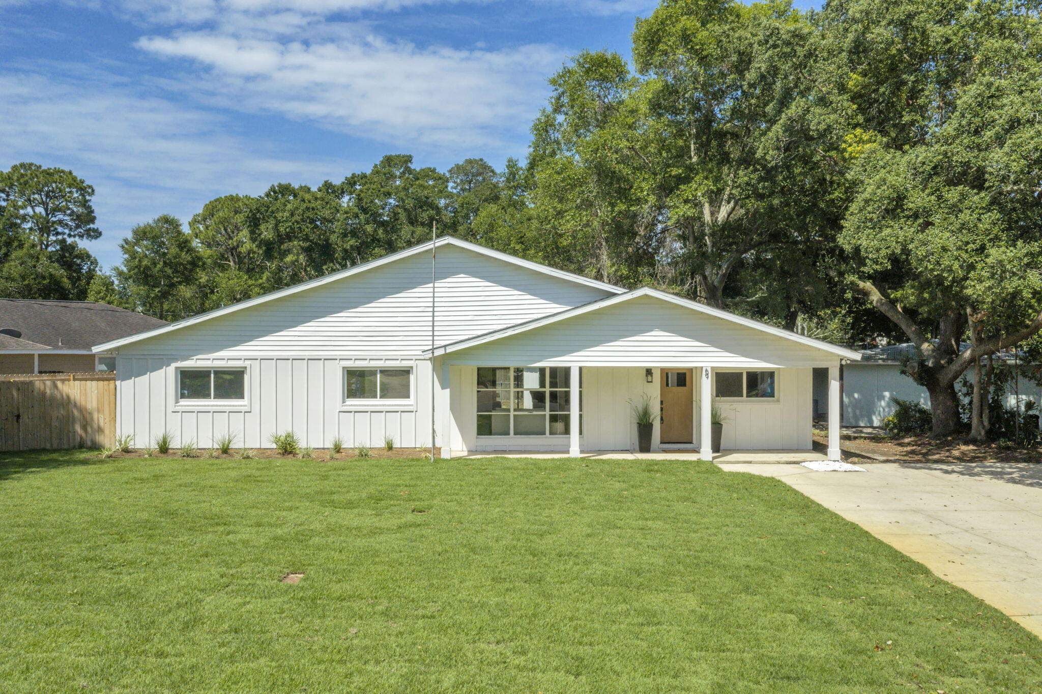 ELLIOTTS POINT 8TH ADDN - Residential