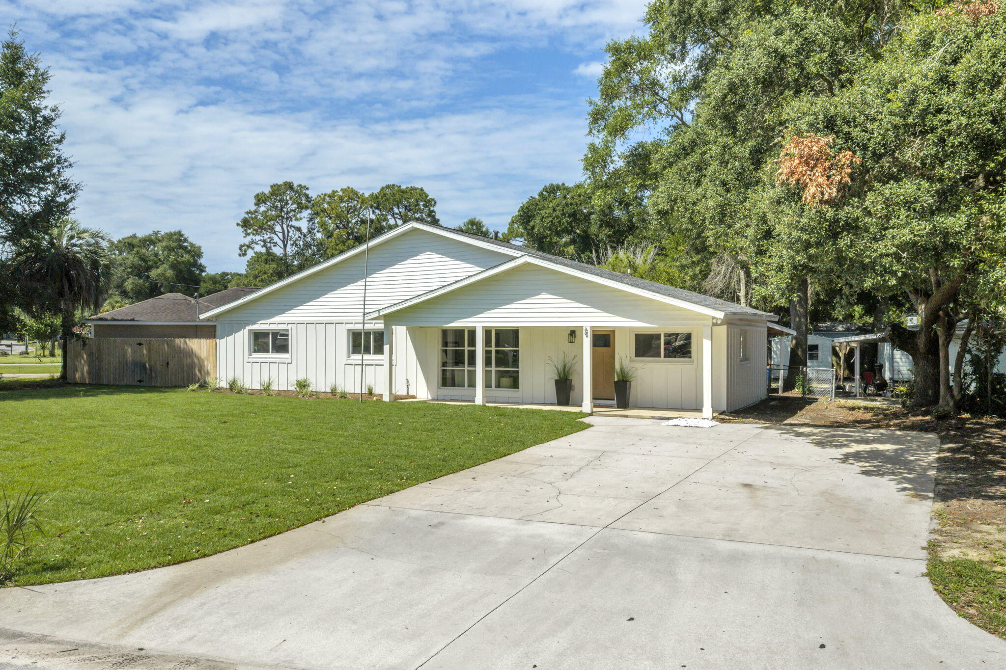 ELLIOTTS POINT 8TH ADDN - Residential