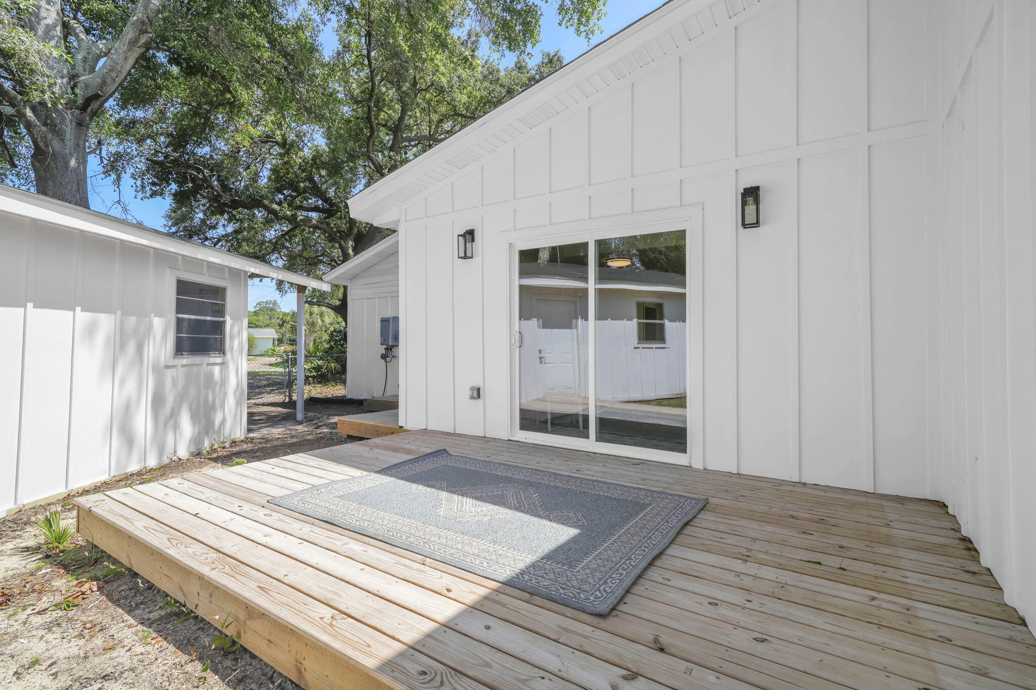 ELLIOTTS POINT 8TH ADDN - Residential
