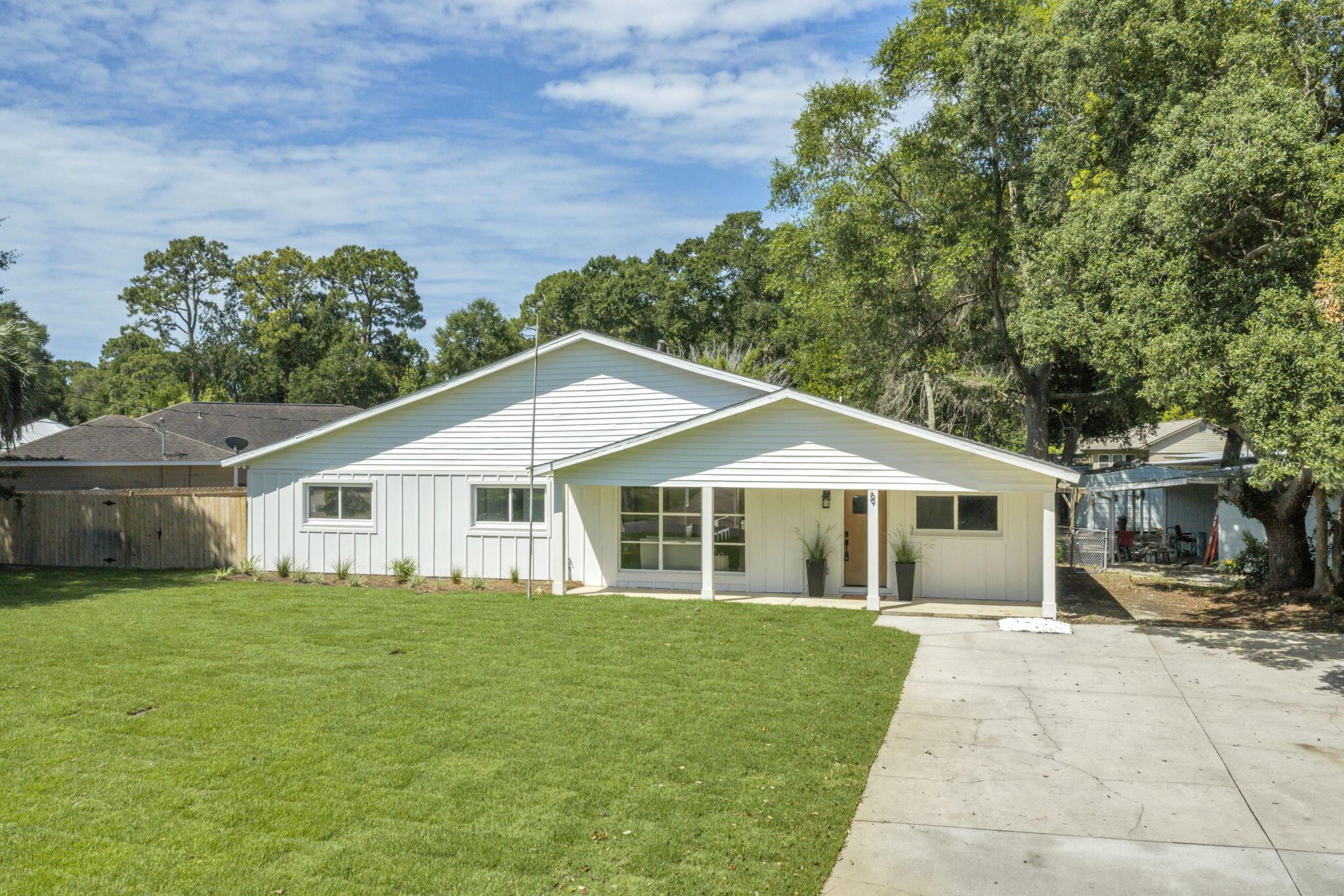 ELLIOTTS POINT 8TH ADDN - Residential