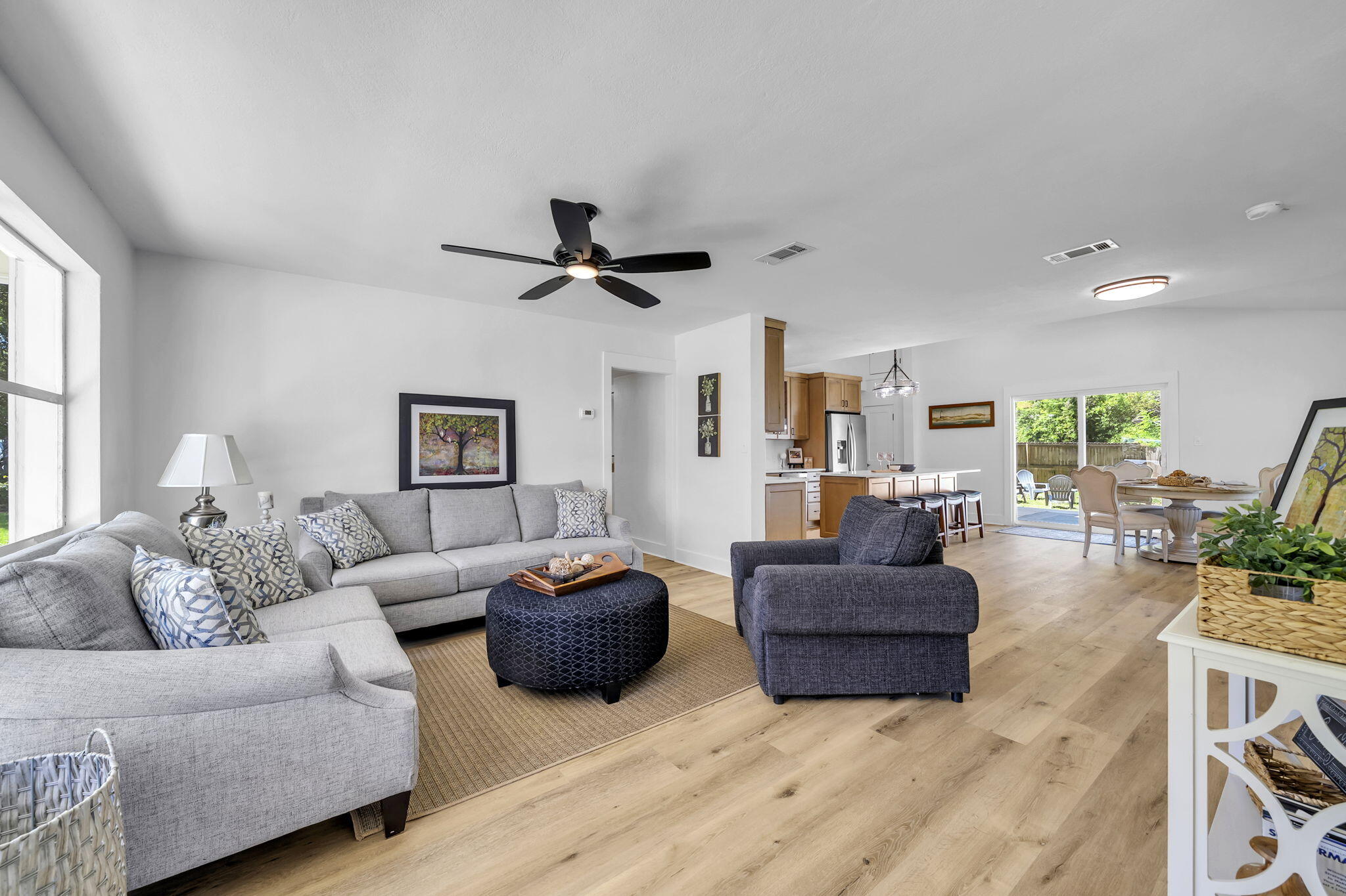 ELLIOTTS POINT 8TH ADDN - Residential