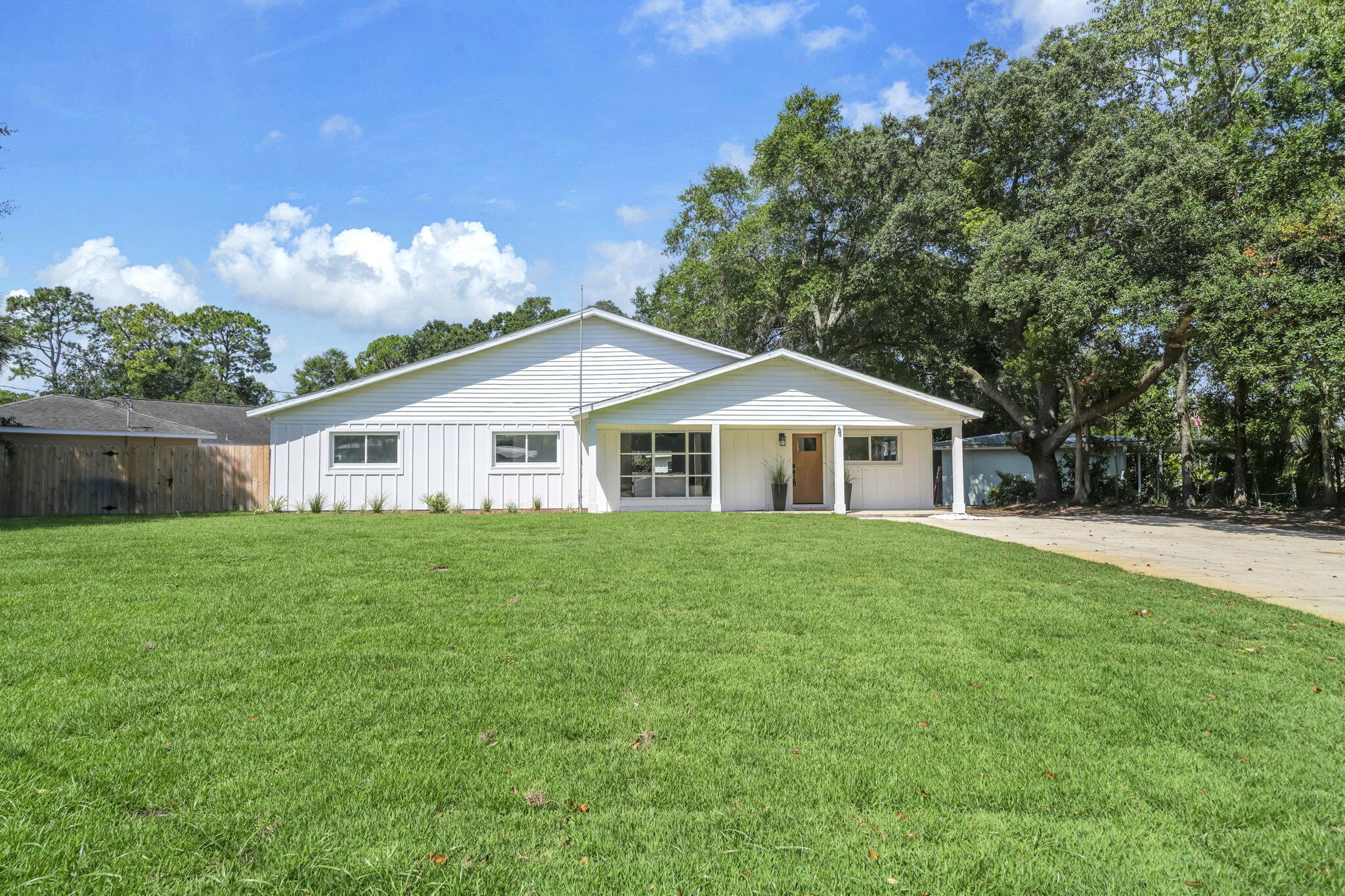 ELLIOTTS POINT 8TH ADDN - Residential