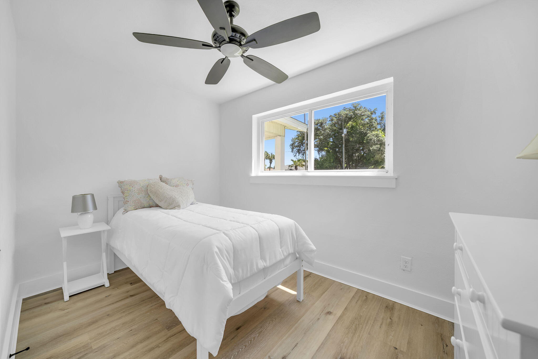 ELLIOTTS POINT 8TH ADDN - Residential