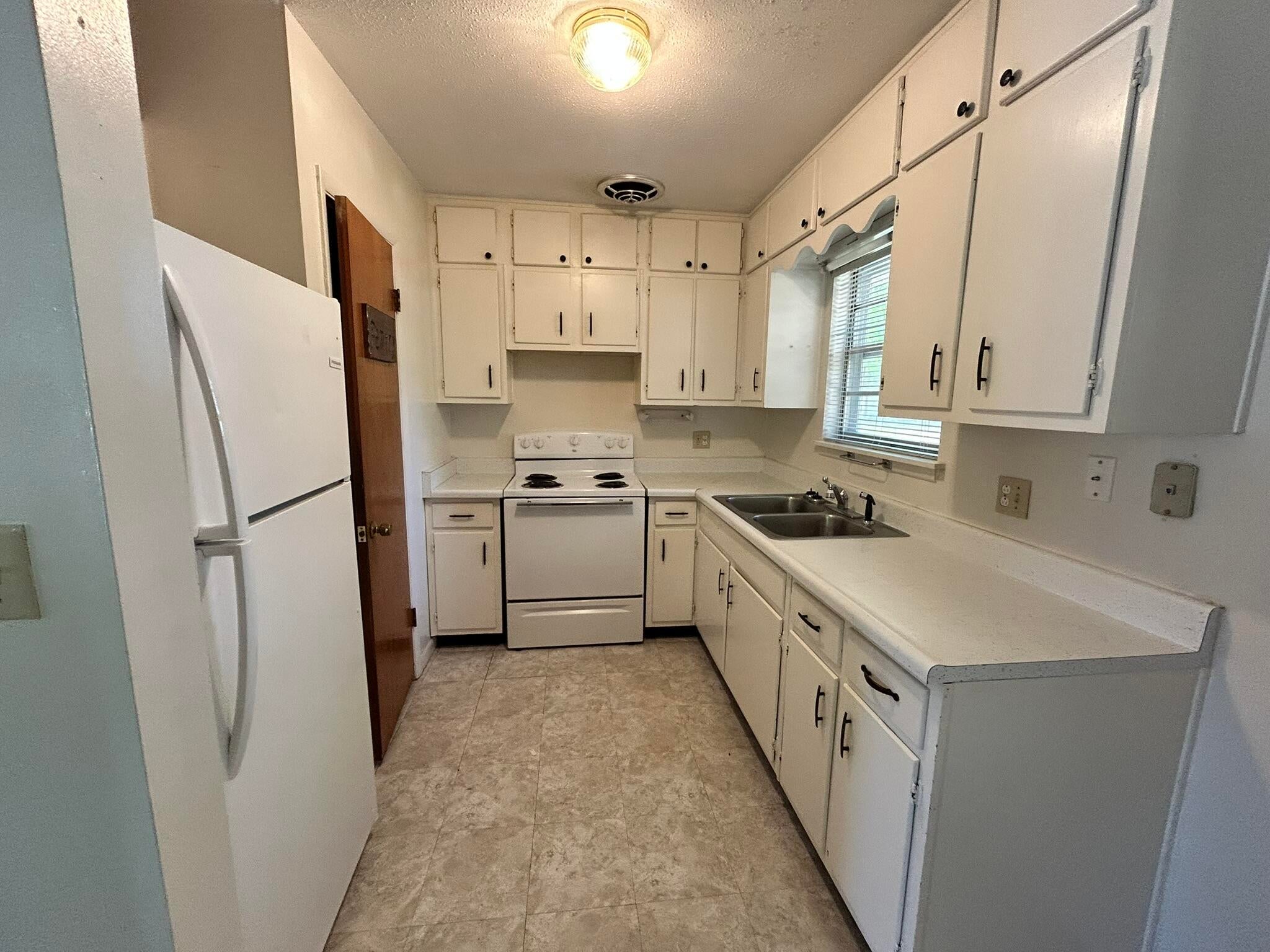 ADAMS POWELL - Residential Lease