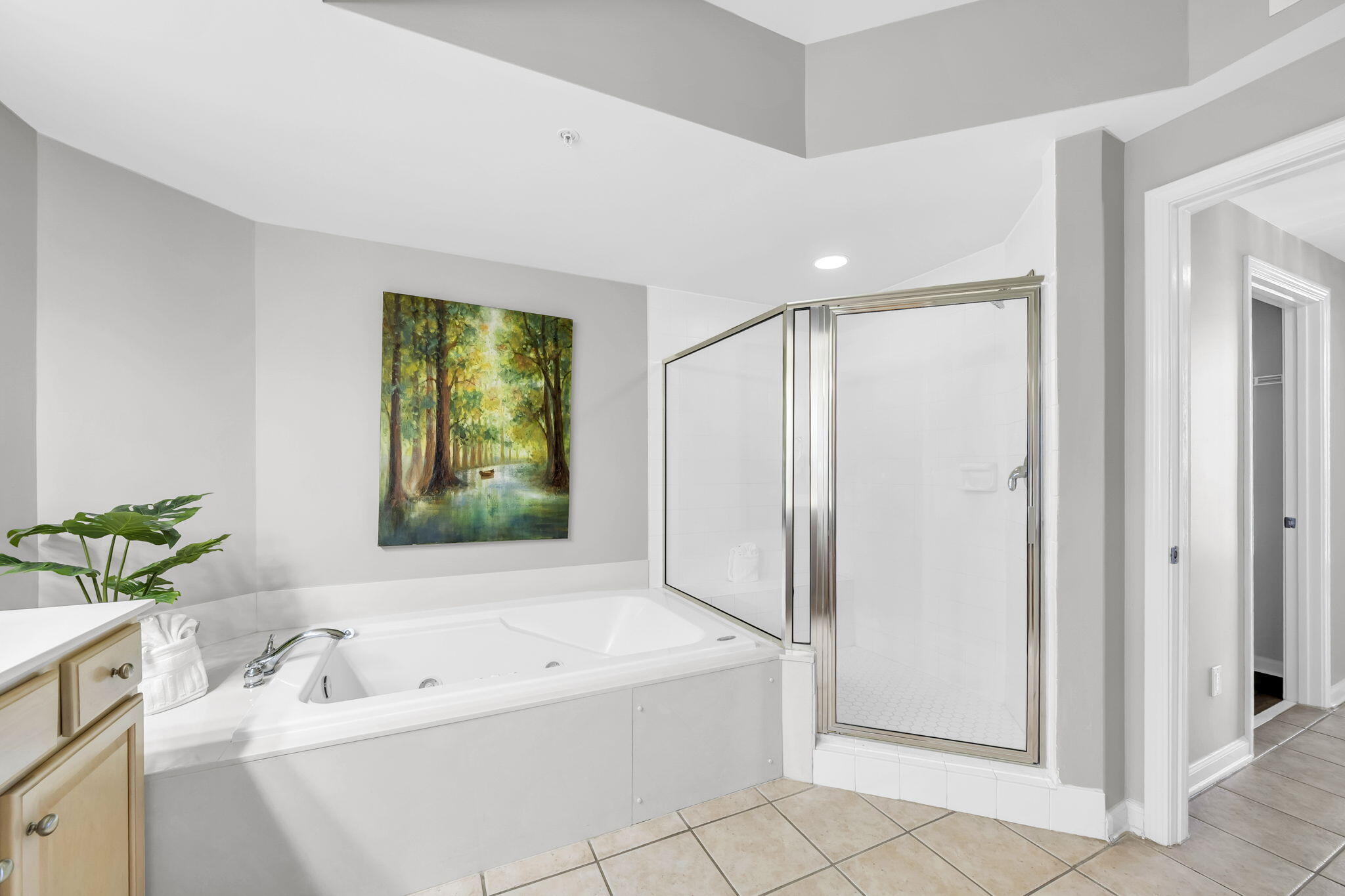 SILVER BEACH TOWERS - Residential