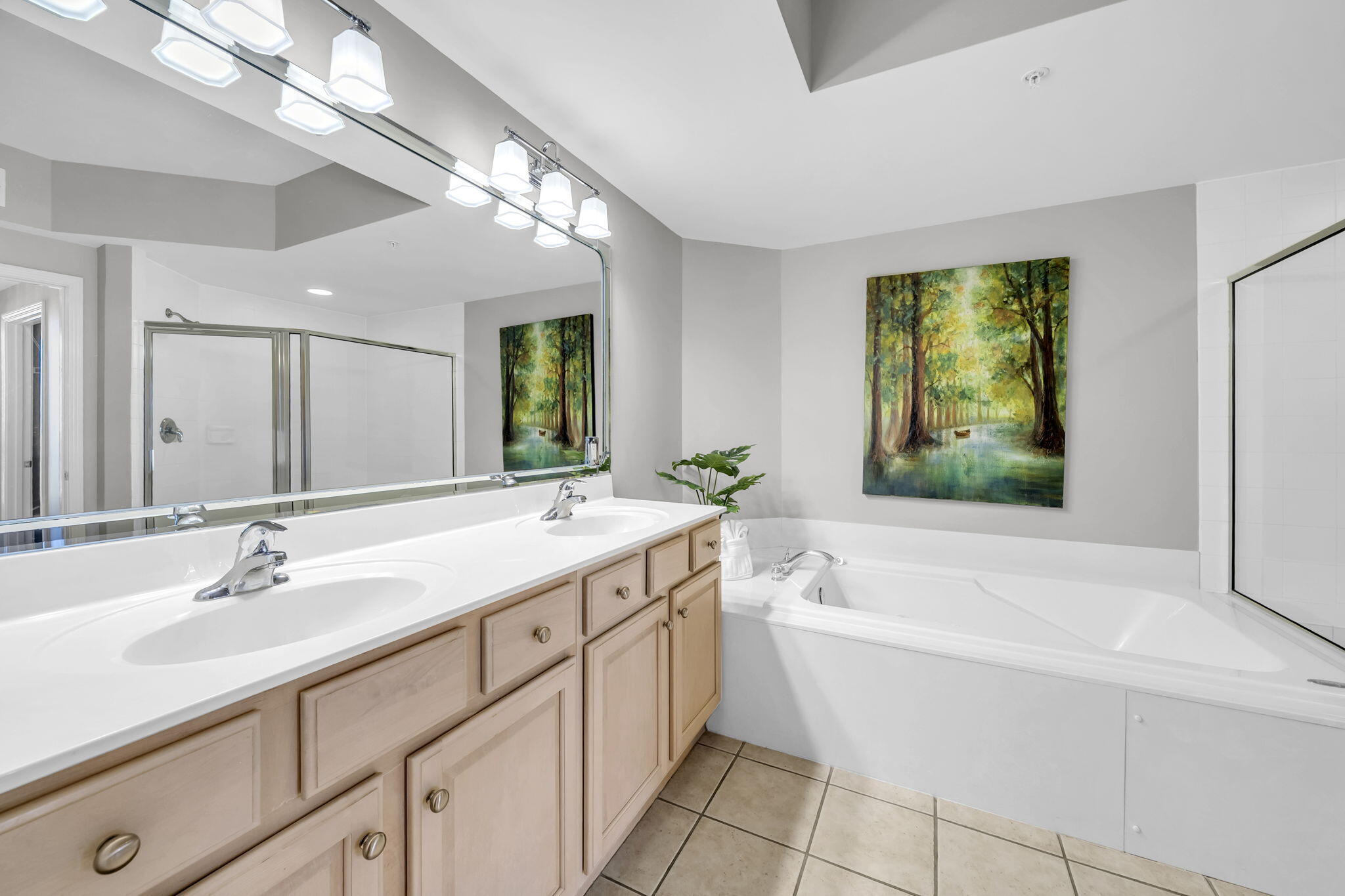 SILVER BEACH TOWERS - Residential