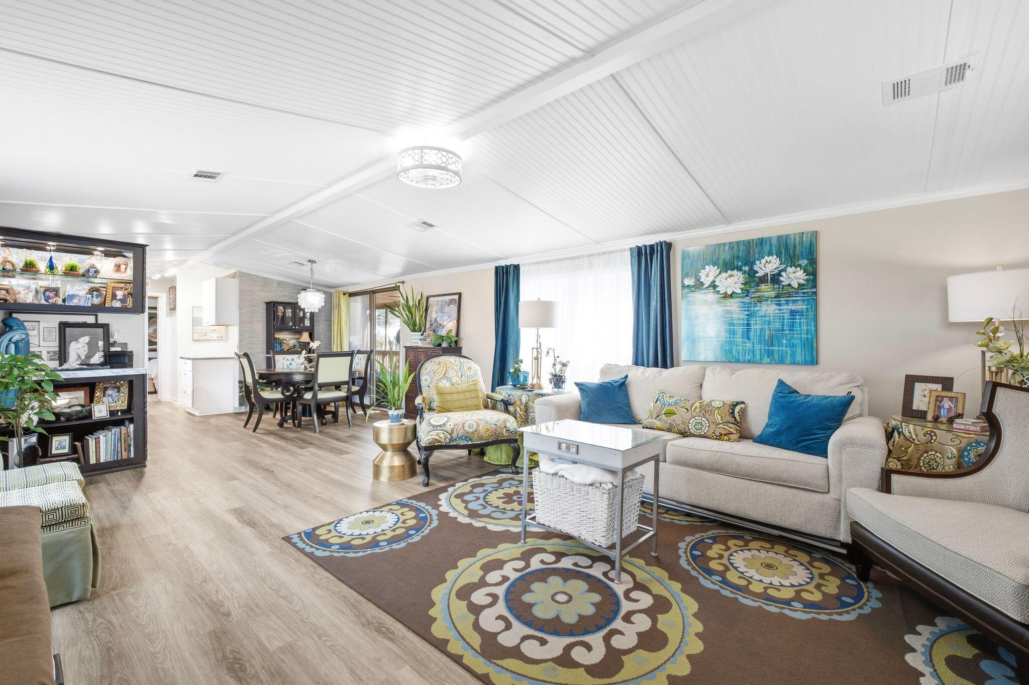 NORTH LAGOON OAKS - Residential