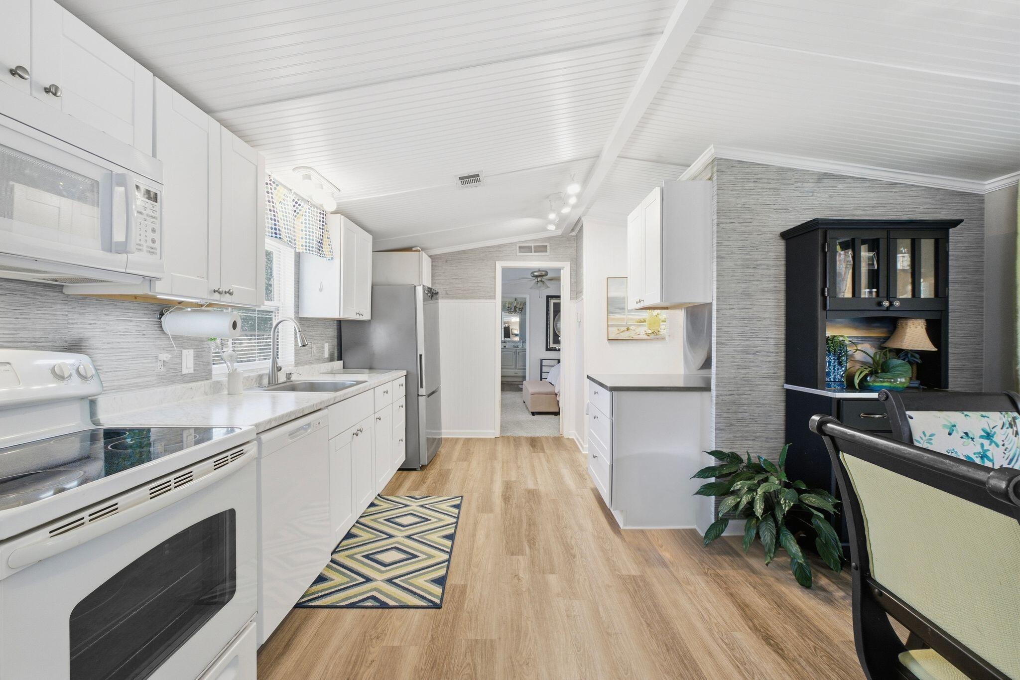 NORTH LAGOON OAKS - Residential