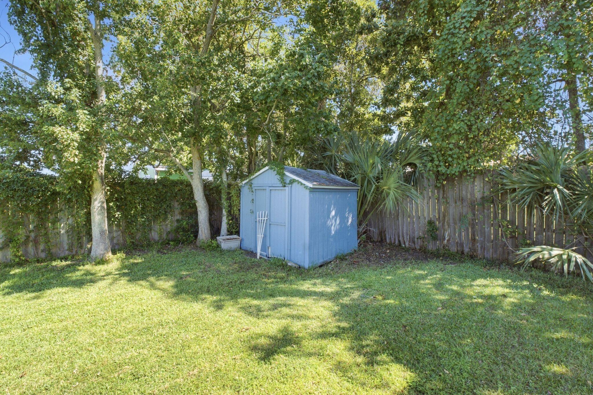 NORTH LAGOON OAKS - Residential