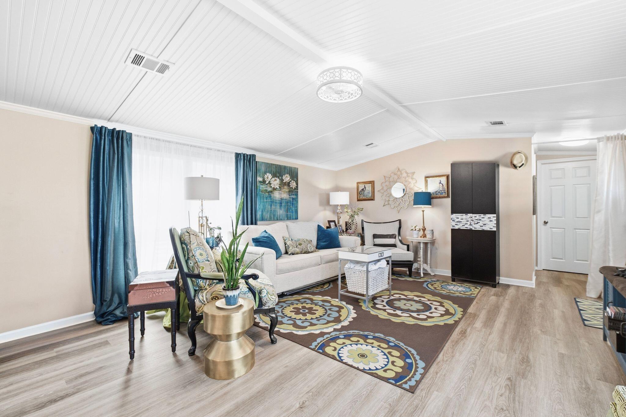 NORTH LAGOON OAKS - Residential
