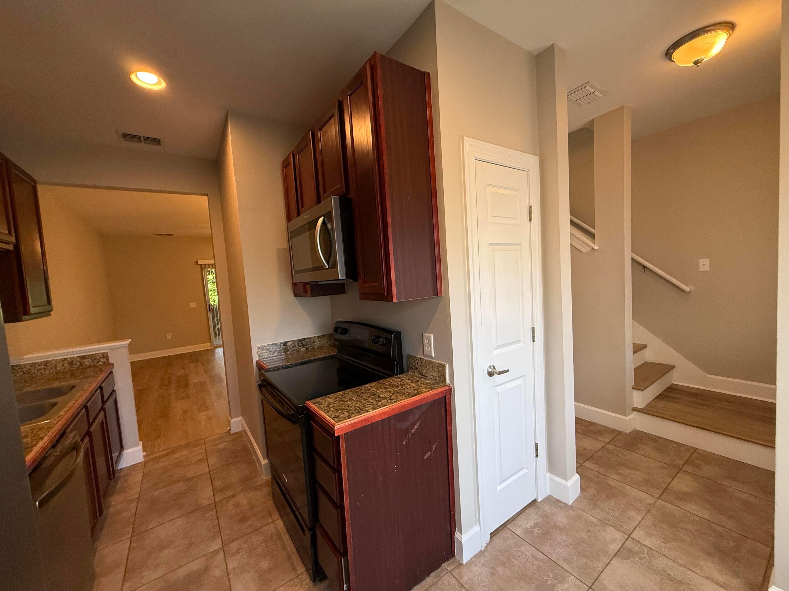 PALMS OF FREEPORT - Residential Lease