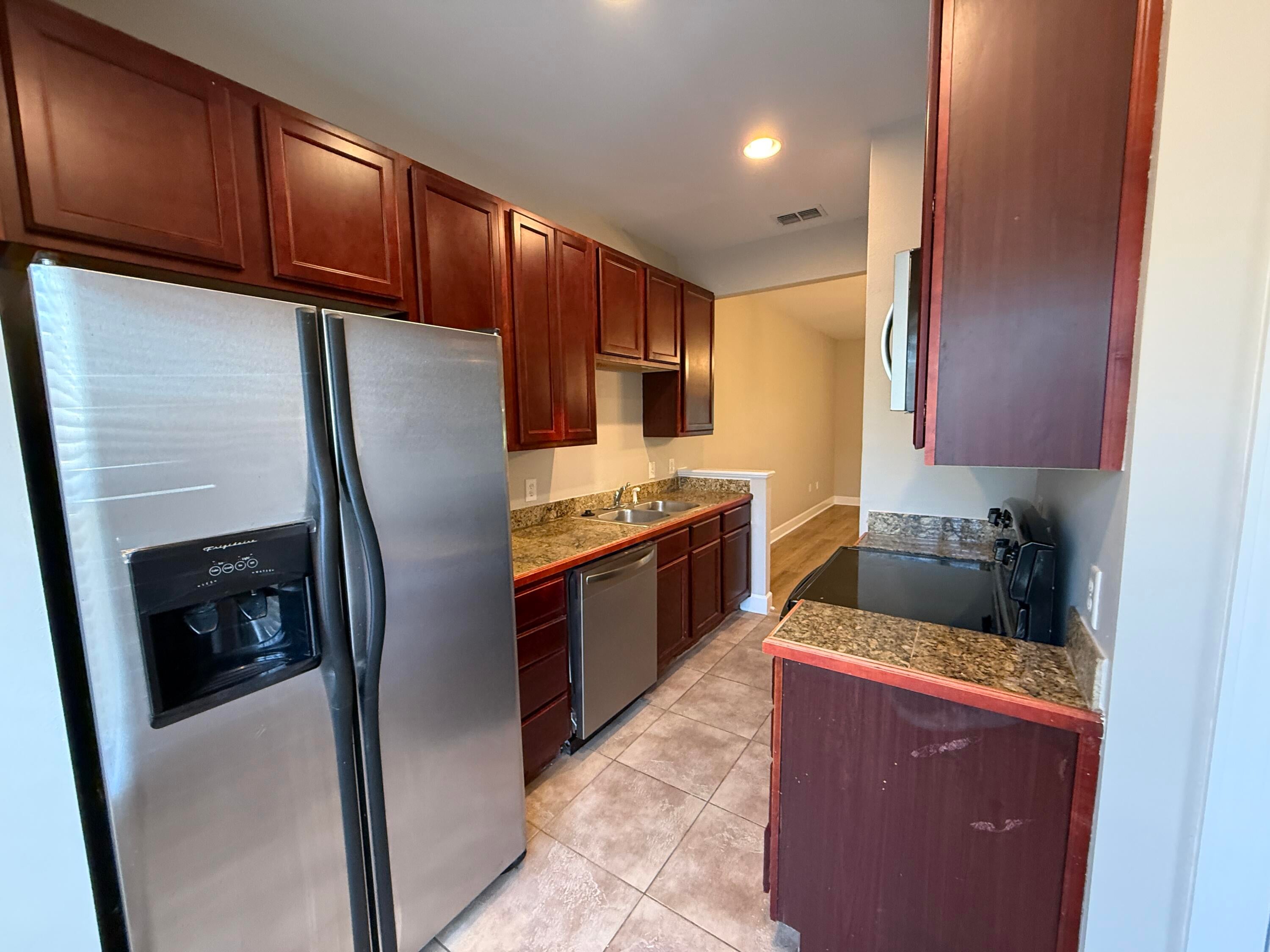 PALMS OF FREEPORT - Residential Lease