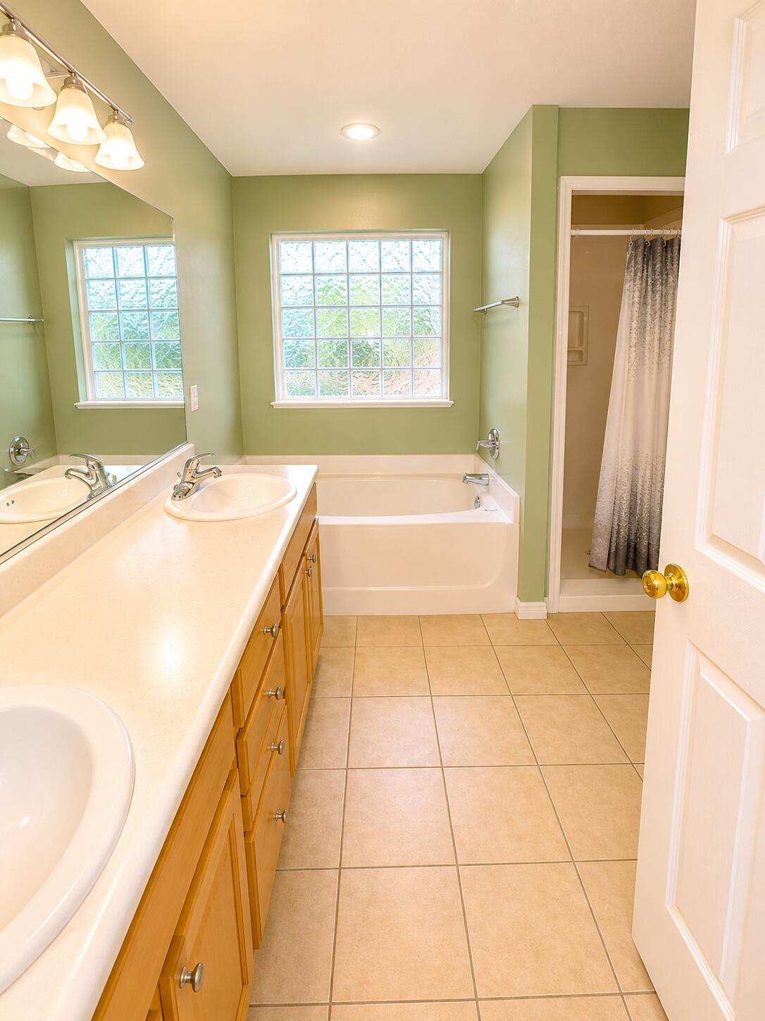 GOLDEN OAKS - Residential Lease