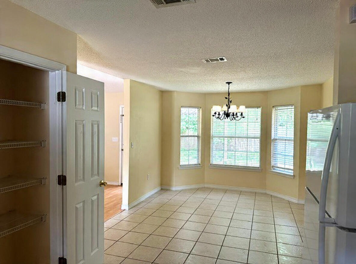 GOLDEN OAKS - Residential Lease