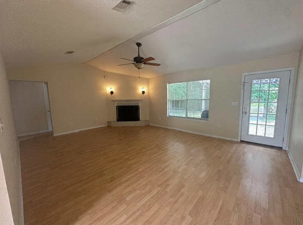 GOLDEN OAKS - Residential Lease