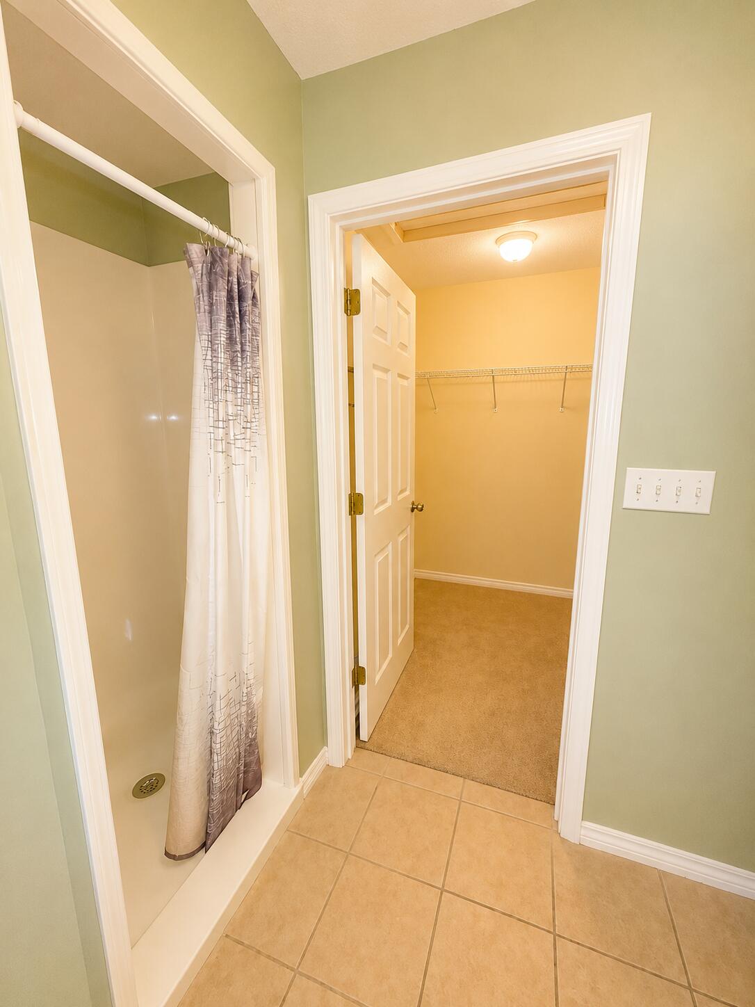 GOLDEN OAKS - Residential Lease