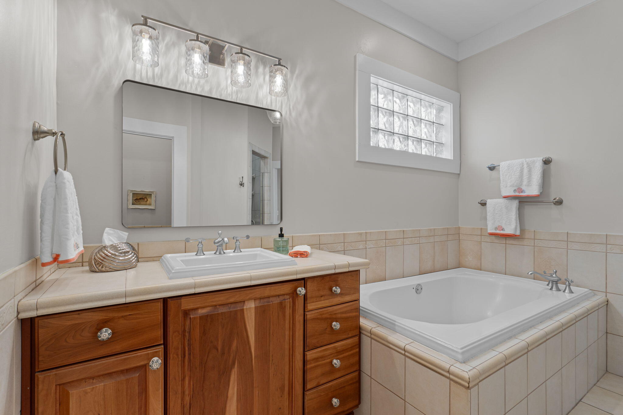 SAILMAKER COVE - Residential