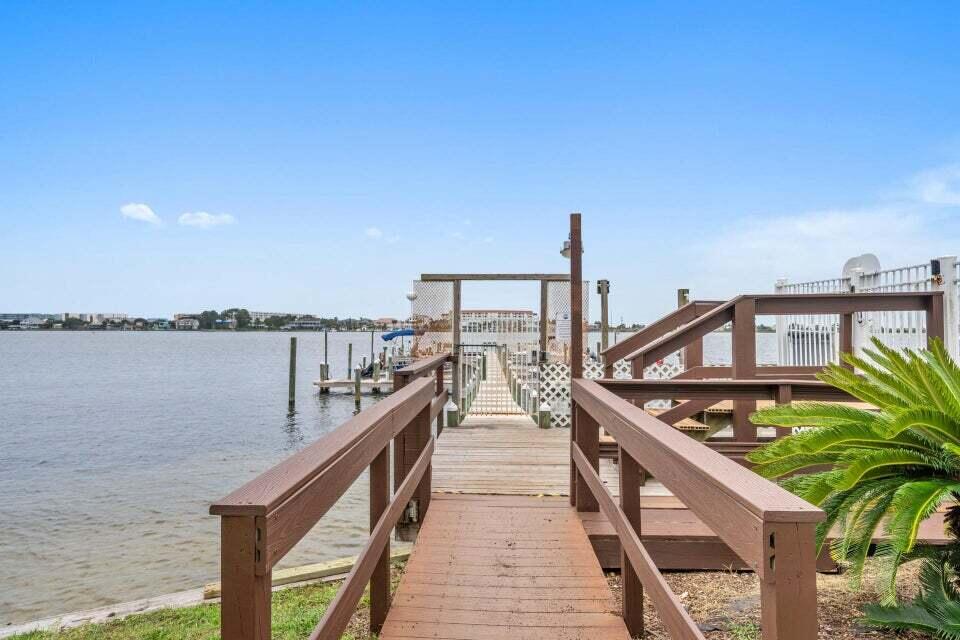 FOUNTAINHEAD CONDO - Residential Lease