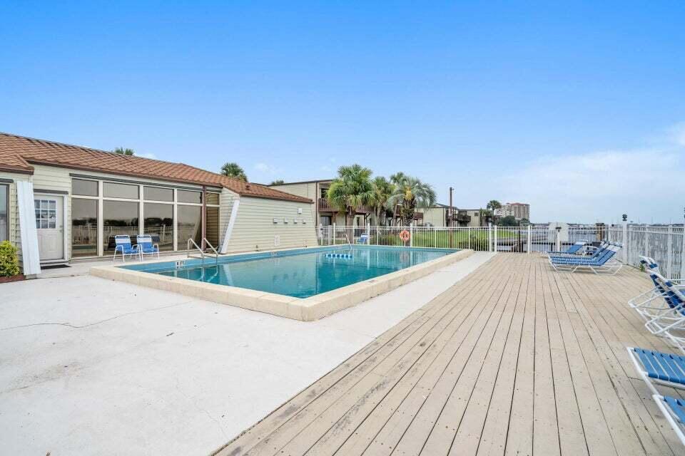 FOUNTAINHEAD CONDO - Residential Lease