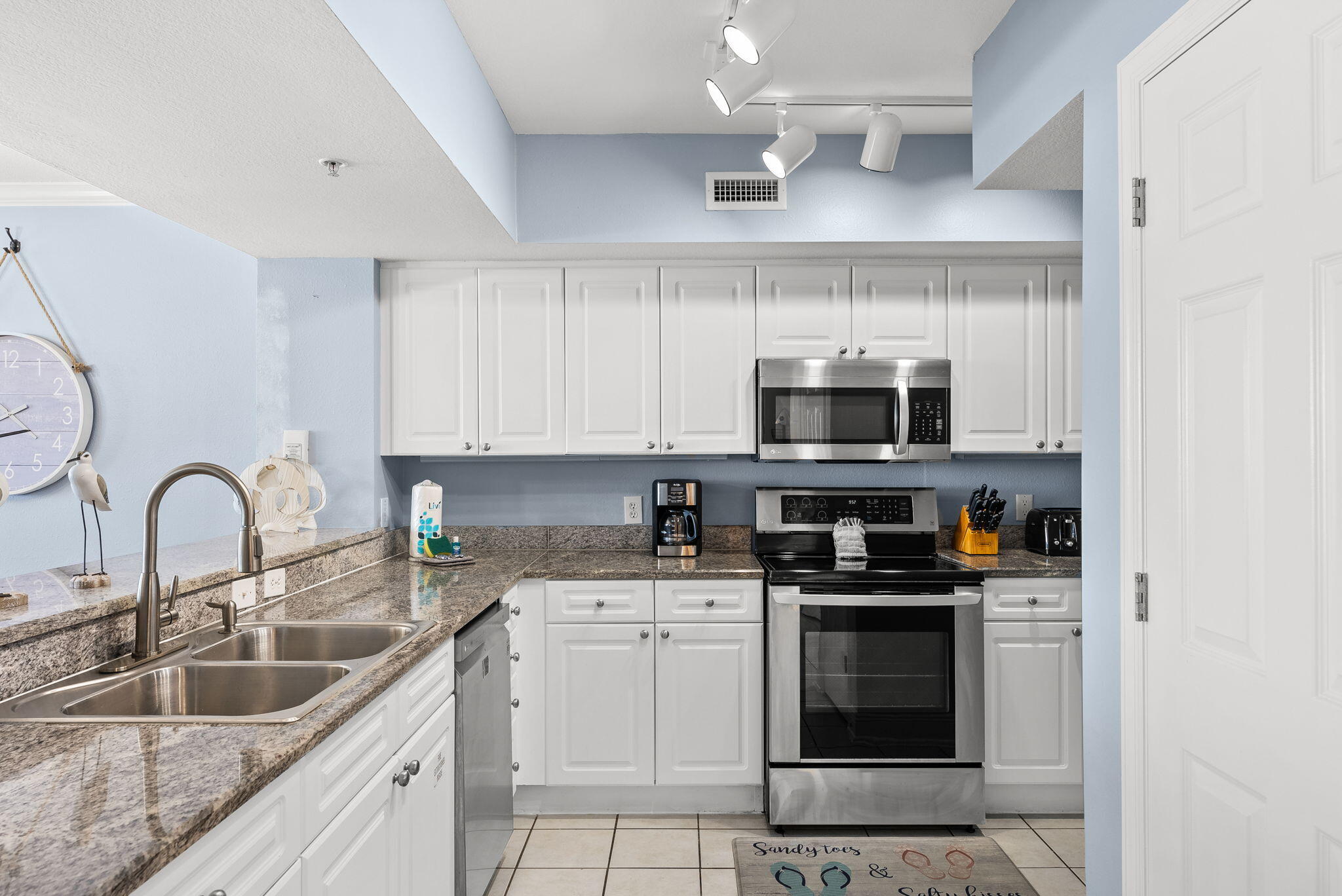Emerald Beach Resort Condo - Residential